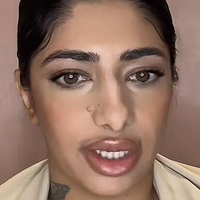 акбабії Оголені