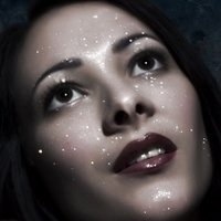 Ана Фальвіус Оголені