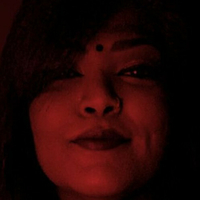 Анурадха Менон Оголені