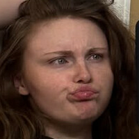 Аріель Адамс Оголені