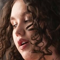 Аріелла Сол Оголені