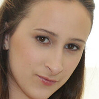 Ешлі Адам Оголені