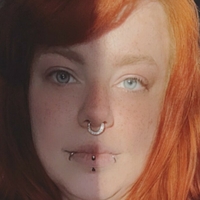 Ешлін Такер Оголені