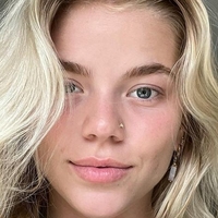 Бекка Мінс Оголені