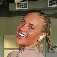 Бет Гротелюшен Оголені