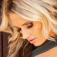 Бікініхантресс Оголені