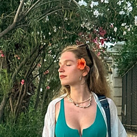 Карла Войку Оголені