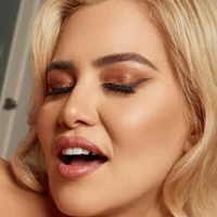 Кейтлін Кері Оголені