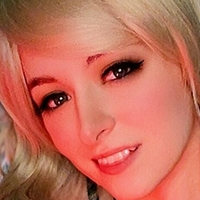 Кессі Фрей Оголені