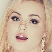 Кетрін Елліс Оголені