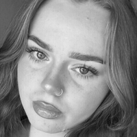 Демі Роберт Оголені