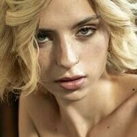 Денеб Делмас Оголені