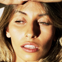 Домінік Елісса Фалуді Оголені