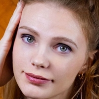 Еліна Де Леон Оголені