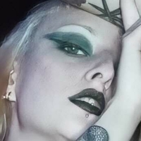 Елайза Валлен Оголені