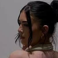 Емілі Елброу Оголені