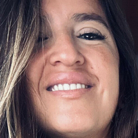 Емілі Джонс Оголені