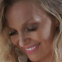 Еві Делей Оголені