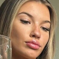 Фіона Мей Оголені