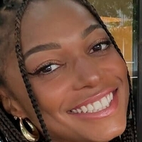 Габбі Томас Оголені