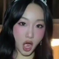 Грейс Чжан Оголені