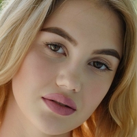 Ханна Лінн Оголені