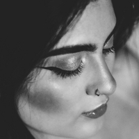 Айріс Бейкер Оголені