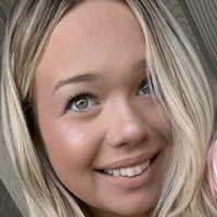 Іззі Бейб Оголені