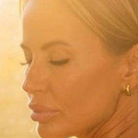 Дженна Ст. Джеймс Оголені