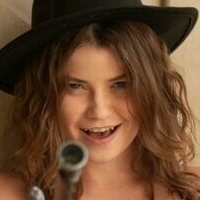 Юлія Тиморо Оголені