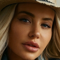 Каріс Лондон Фрі Оголені