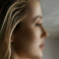 Лілі Лоусон Оголені