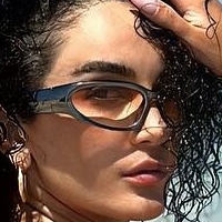 Лінда Джарані Оголені