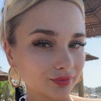 Лів Х’юз Оголені