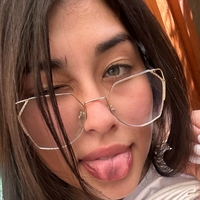 Лавли Меггі Оголені