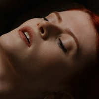 Люсі Гакслі Оголені