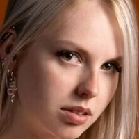 Лука Остe Оголені