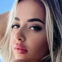 Лайла Скай Оголені