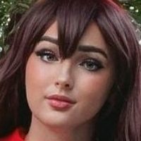 Мікаела Лі Оголені