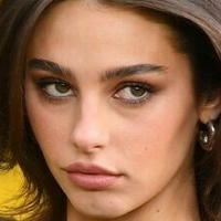 Міллі Лір Оголені