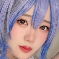 Моміко Лін Оголені