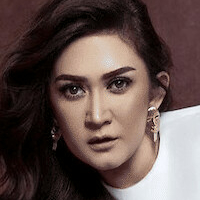 Нафа Урбах Оголені