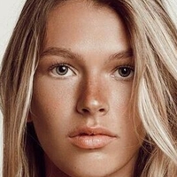 Наталі Роббен Оголені