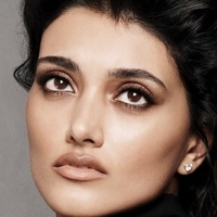 Нілам Каур Гілл Оголені