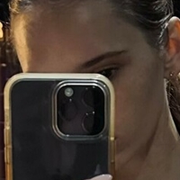 Несрає Оголені