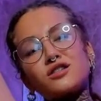 никинек Оголені