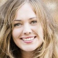 Уна Айрола Оголені