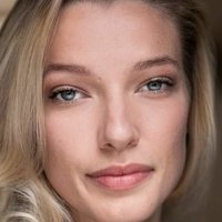 Фібі Маккелер Оголені