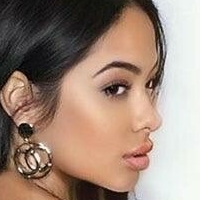 Стефані Сантьяго Оголені