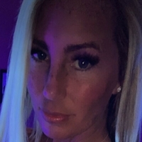 Дівчина з сусідньої двері Оголені